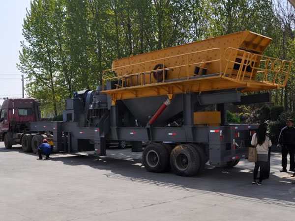 新疆小型輪胎式重錘破碎機生產(chǎn)廠家