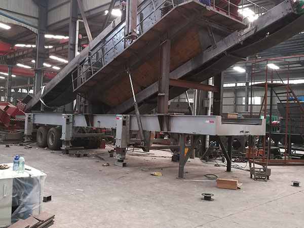 山西大形車(chē)載移動(dòng)破碎機(jī)圖片