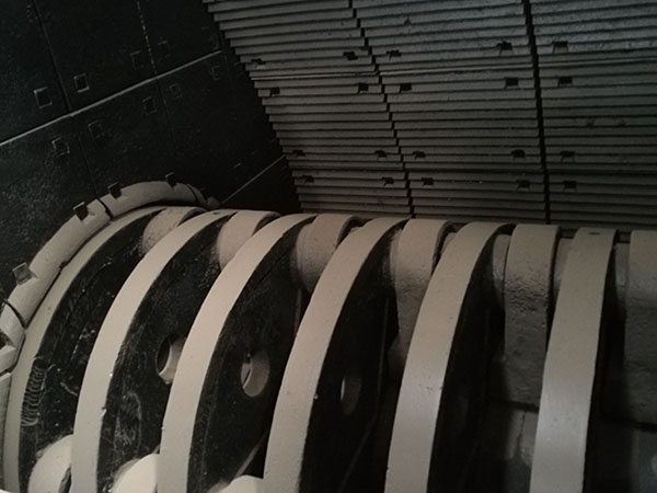 廣西中型移動(dòng)破碎機(jī)移動(dòng)式破碎站