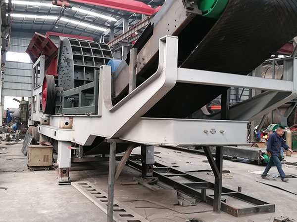 內(nèi)蒙古挖機(jī)移動破碎機(jī)站報價