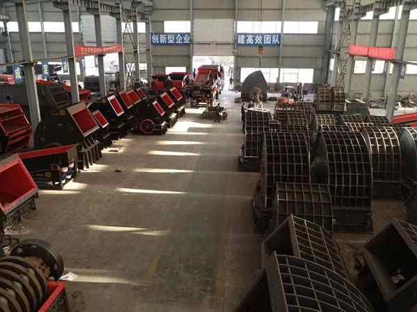 內(nèi)蒙古挖機(jī)移動破碎機(jī)站報價