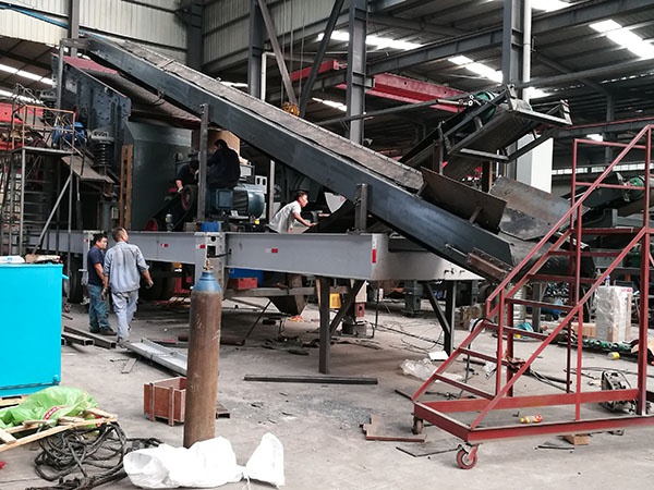 內(nèi)蒙古挖機(jī)移動破碎機(jī)站報價