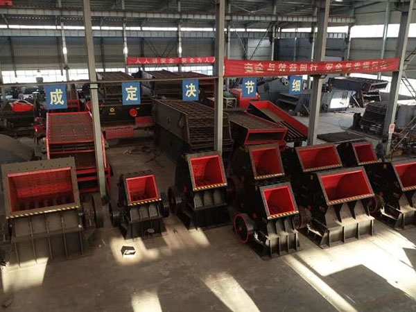 福建挖機(jī)移動(dòng)破碎機(jī)站